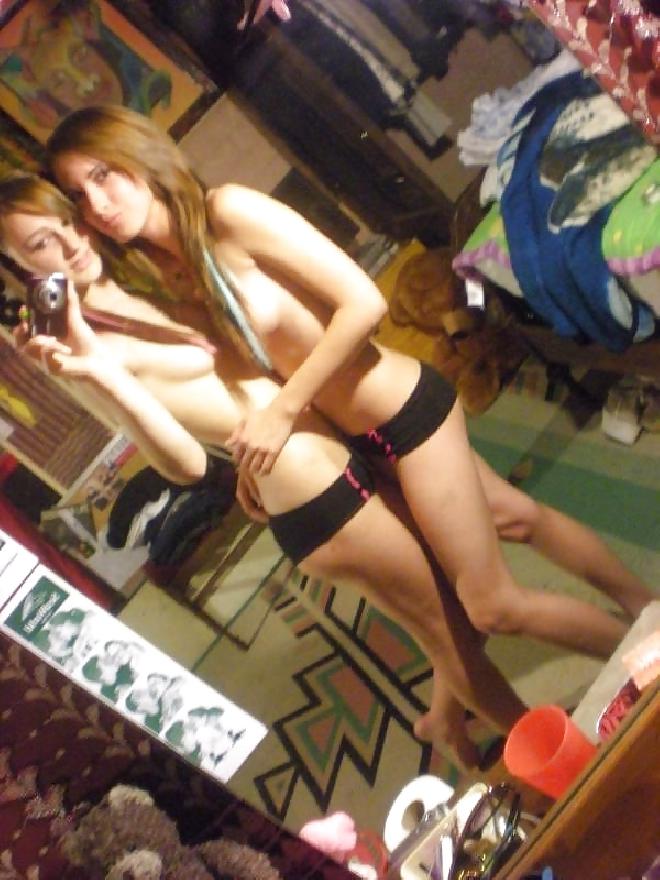 25P 2 sexy skinny teen girls selfshot pics