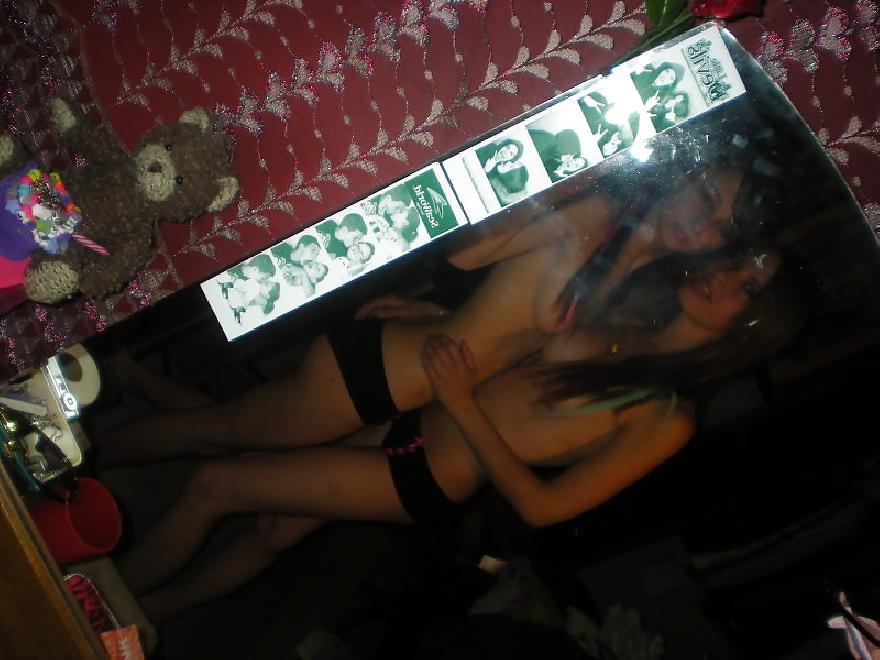 25P 2 sexy skinny teen girls selfshot pics