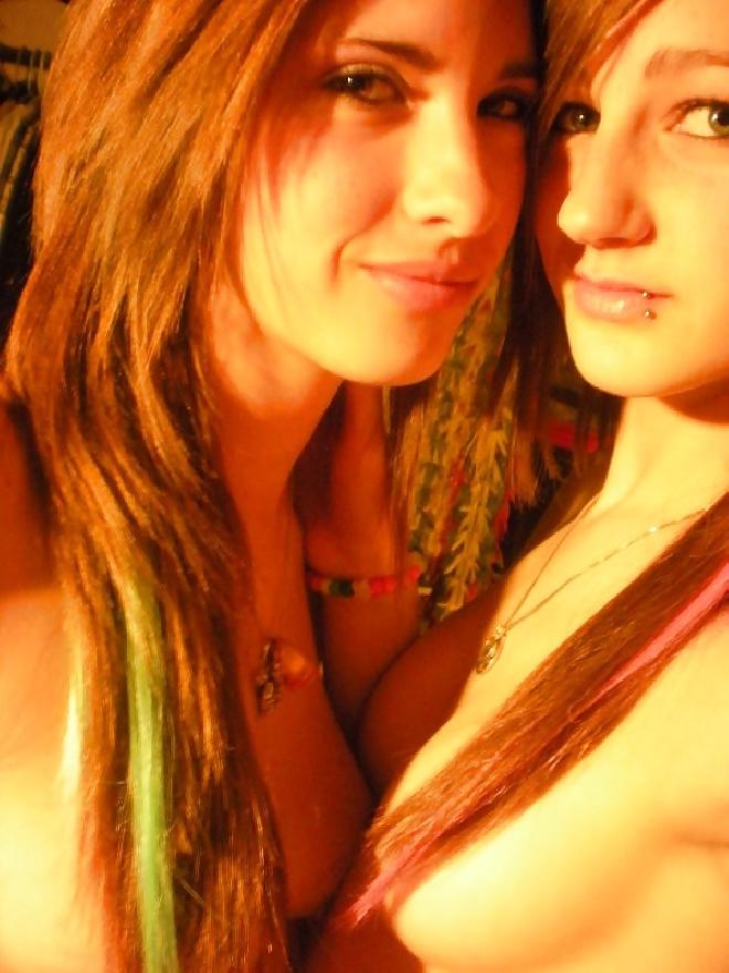 25P 2 sexy skinny teen girls selfshot pics
