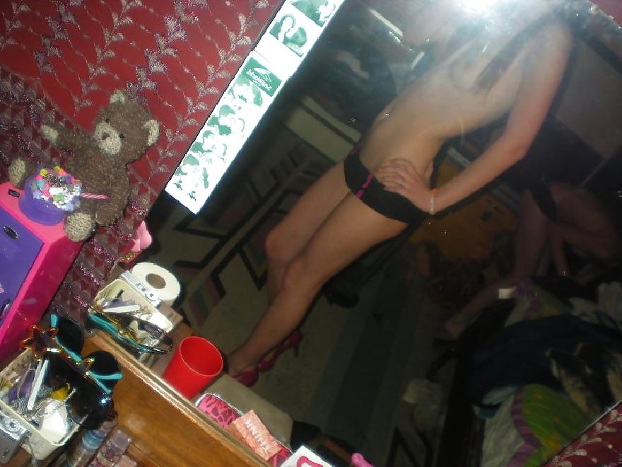 25P 2 sexy skinny teen girls selfshot pics