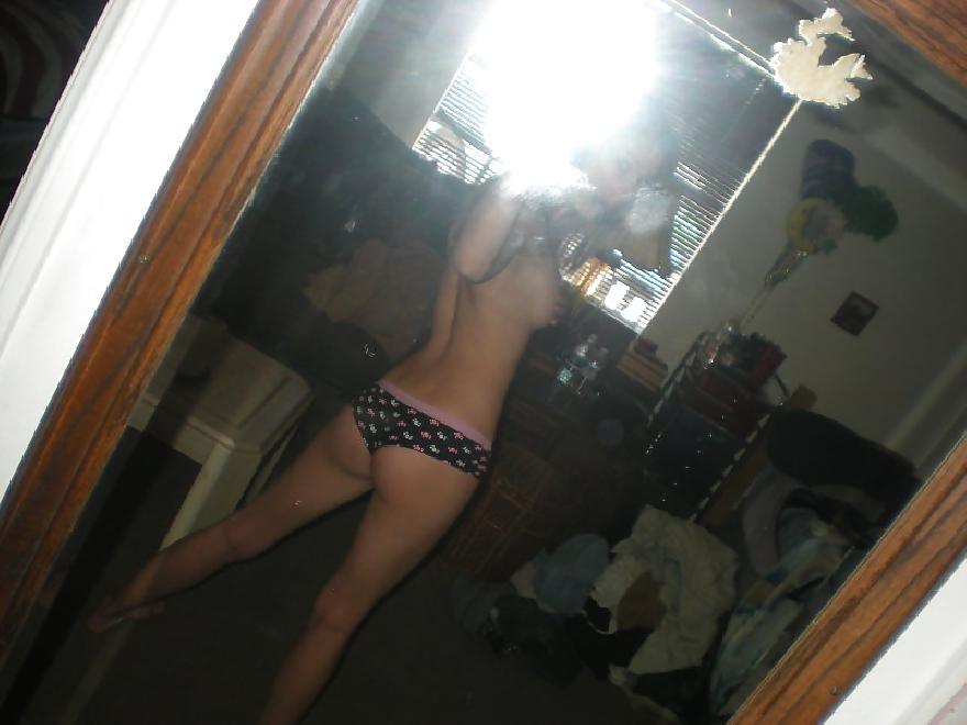25P 2 sexy skinny teen girls selfshot pics