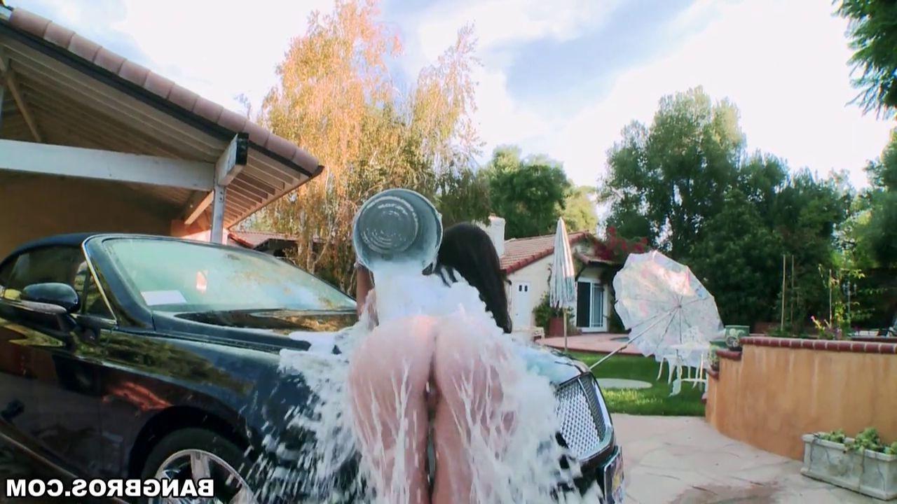16P Mandy Muse has a phat ass made for twerking and analsex