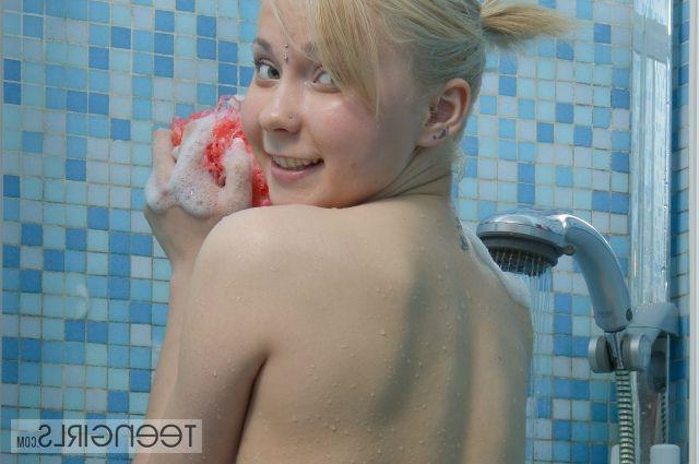 15P playful blonde Brooke toying her round ass in the shower