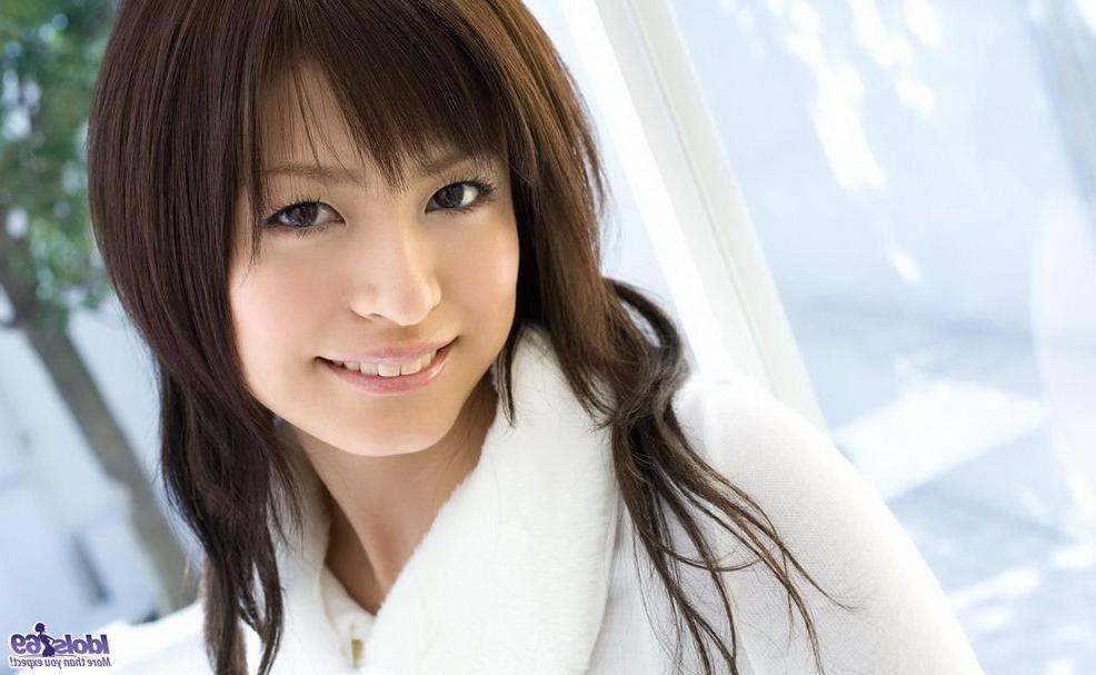 15P Asian pretty babe Misaki Mori shows tits and pussy