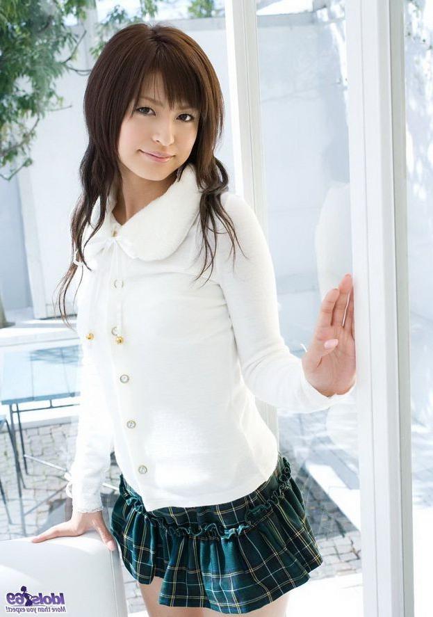 15P Asian pretty babe Misaki Mori shows tits and pussy