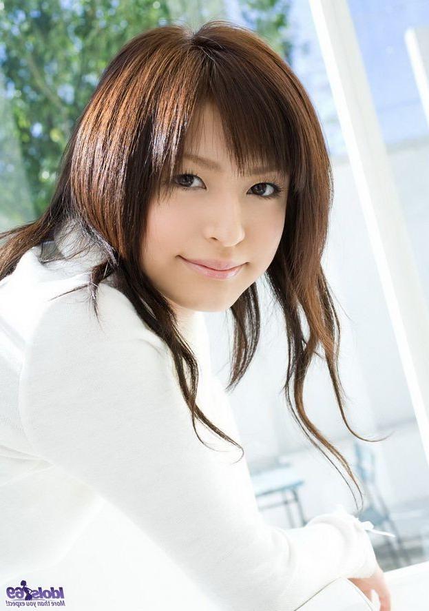 15P Asian pretty babe Misaki Mori shows tits and pussy