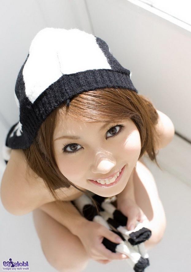 15P Pretty japanese teen Risa Chigasaki showin titties