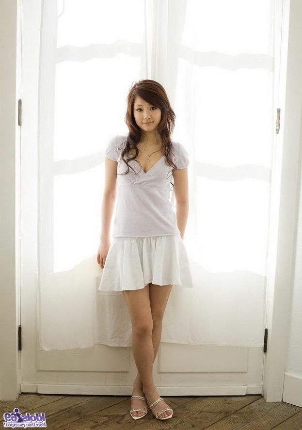 15P Pretty asian Suzuka Ishikawa showin tits and pussy