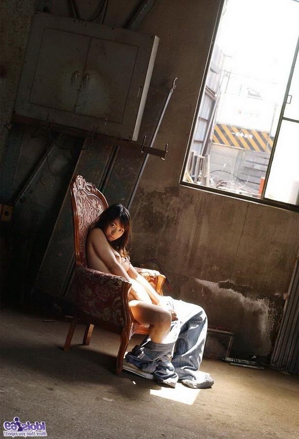 15P Cute japanese idol Hikaru Koto poses showing pussy