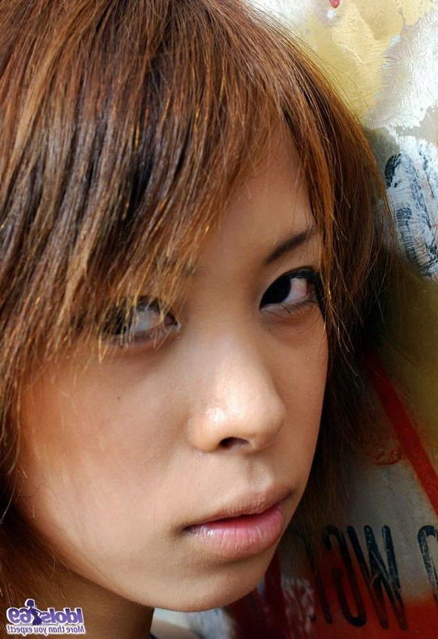 15P Pretty asian model Minami Aikawa poses showin tits