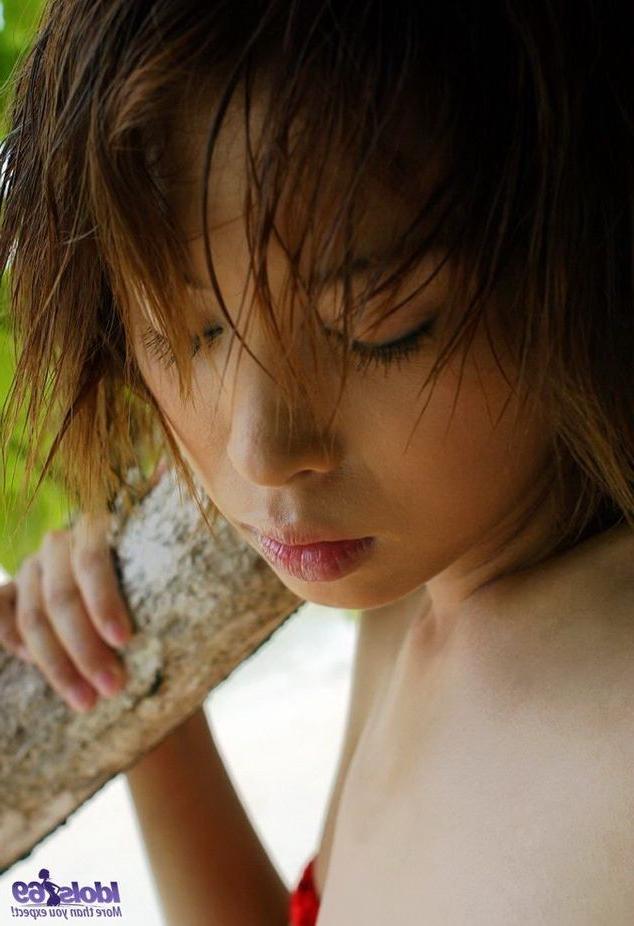 15P Pretty asian model Minami Aikawa poses showin tits