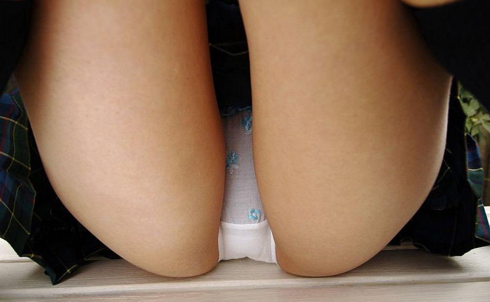15P Asian schoolgirl Reon Kosaka showin tits and pussy