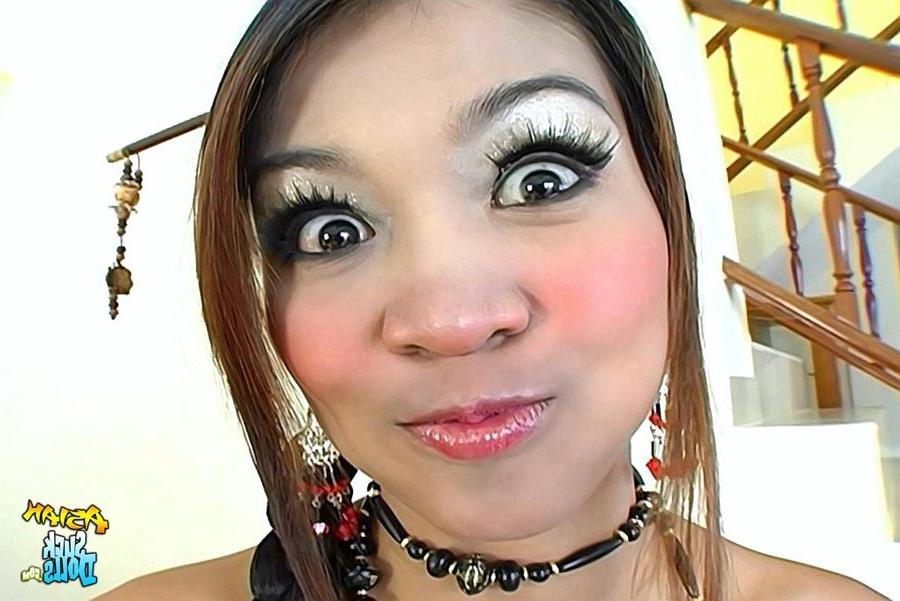 16P Thai teen fucks hard before taking a blast in the mouth