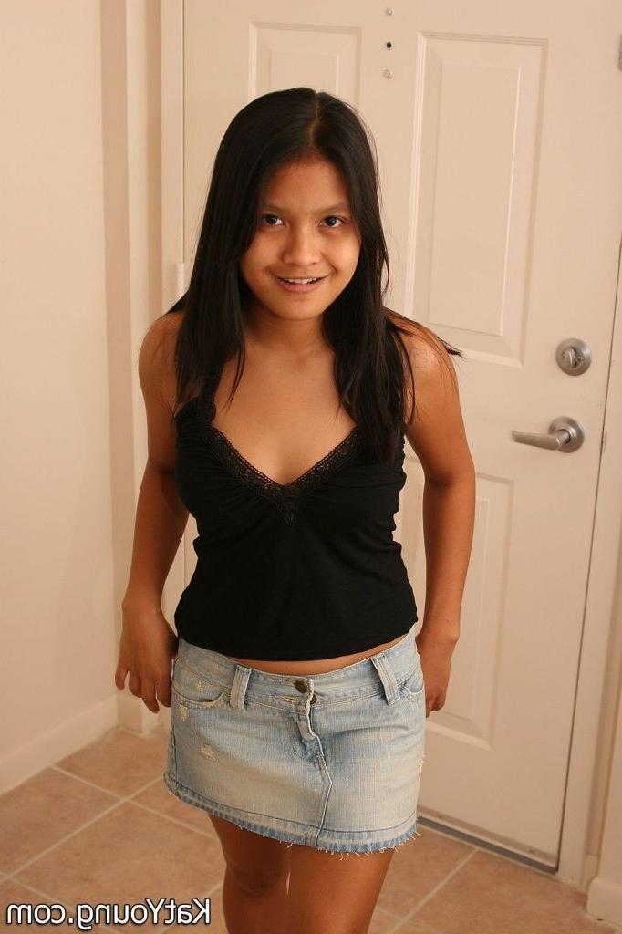 16P Kat Young :: Asian teen Kat kissing sleeping girlfriend Brooke Skye