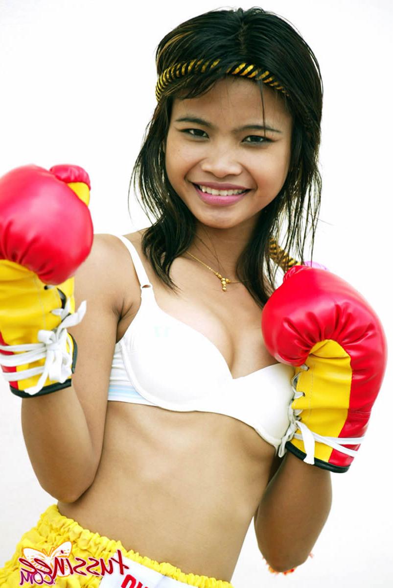 15P Bangkok teen Tussinee in a sexy Muay Thai boxing outfit