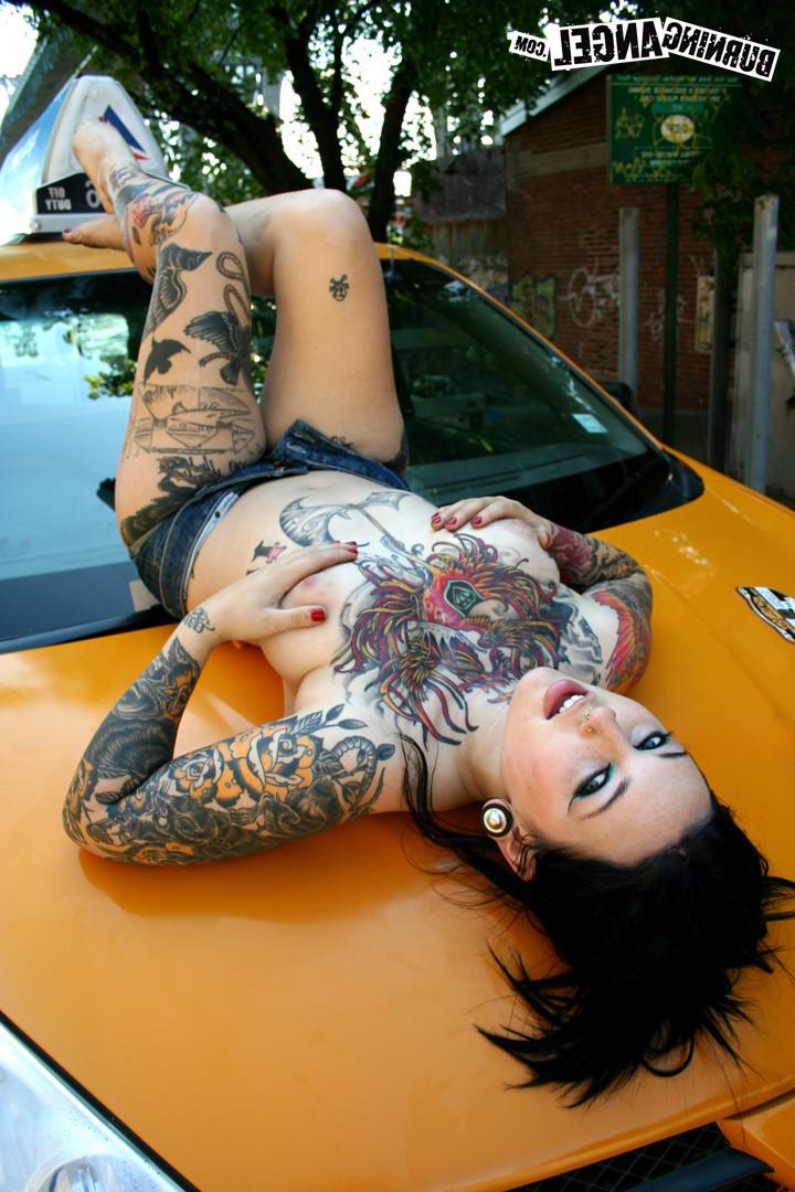 15P Tattooed slut strips outdoors