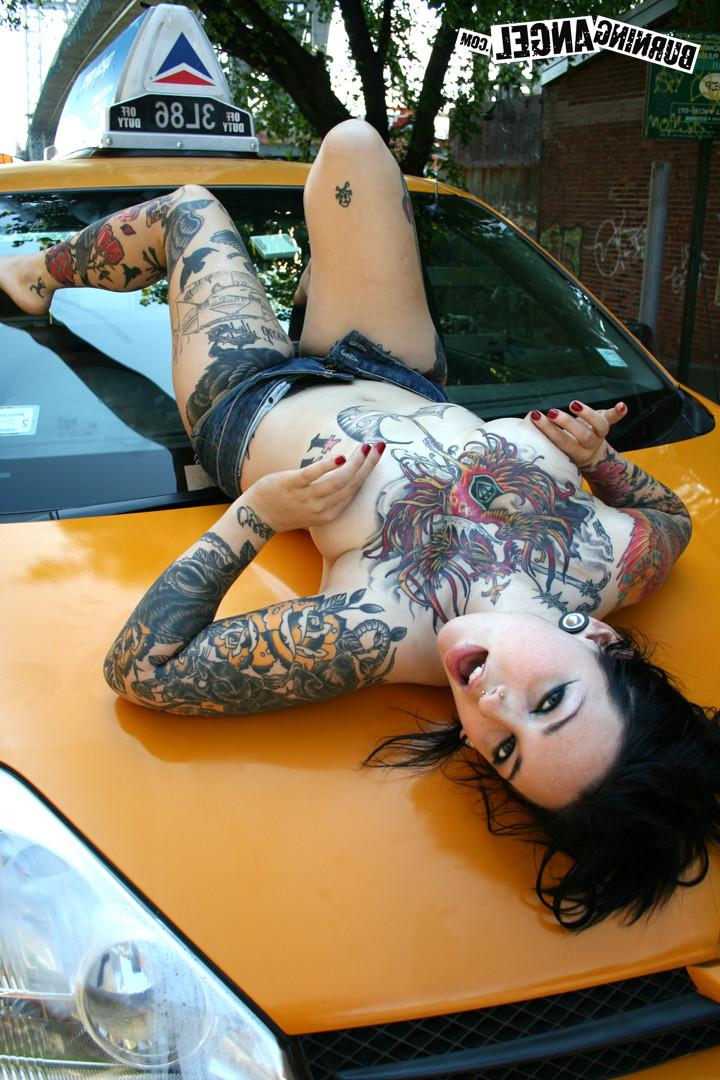 15P Tattooed slut strips outdoors