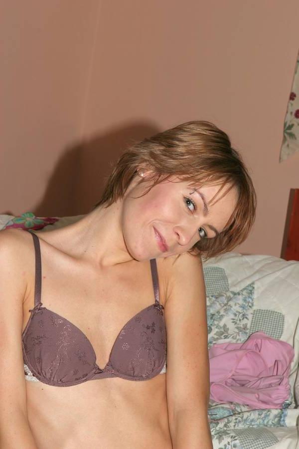 16P Skinny mature lover shows her bald pussy and ass