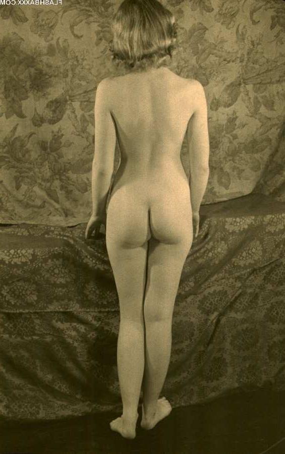 15P Hairy snatch babes from the olden days