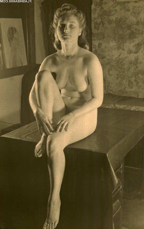 15P Hairy snatch babes from the olden days