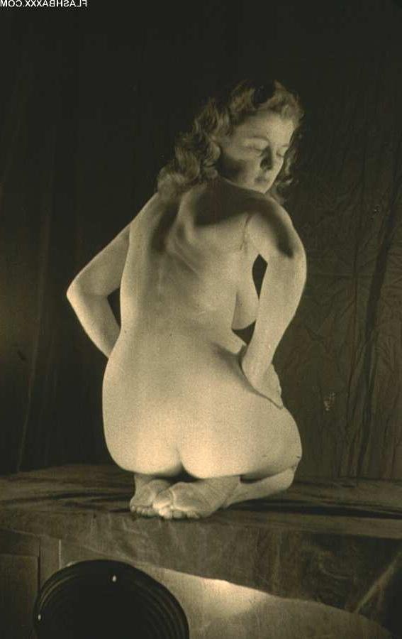 15P Hairy snatch babes from the olden days