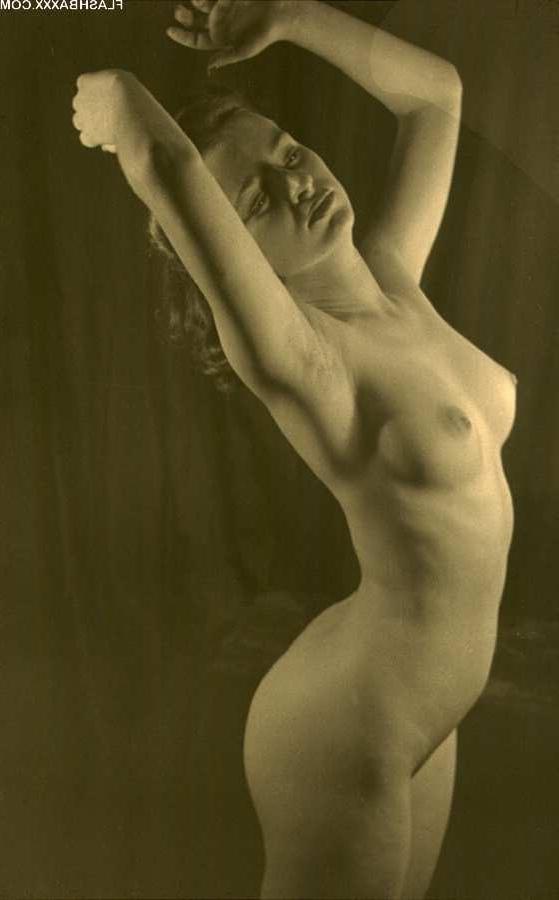 15P Hairy snatch babes from the olden days