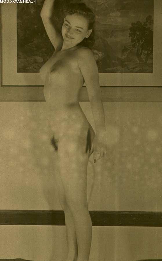 15P Hairy snatch babes from the olden days