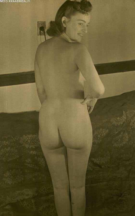 15P Hairy snatch babes from the olden days