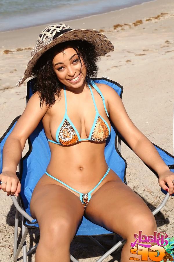 12P Sexy babe in bikini ready for cock
