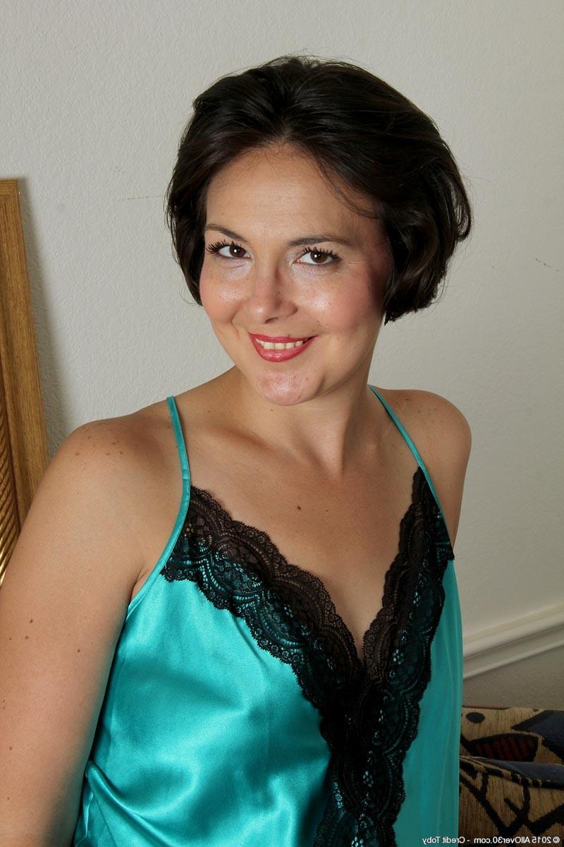 15P Horny milf strips off her silky nightie