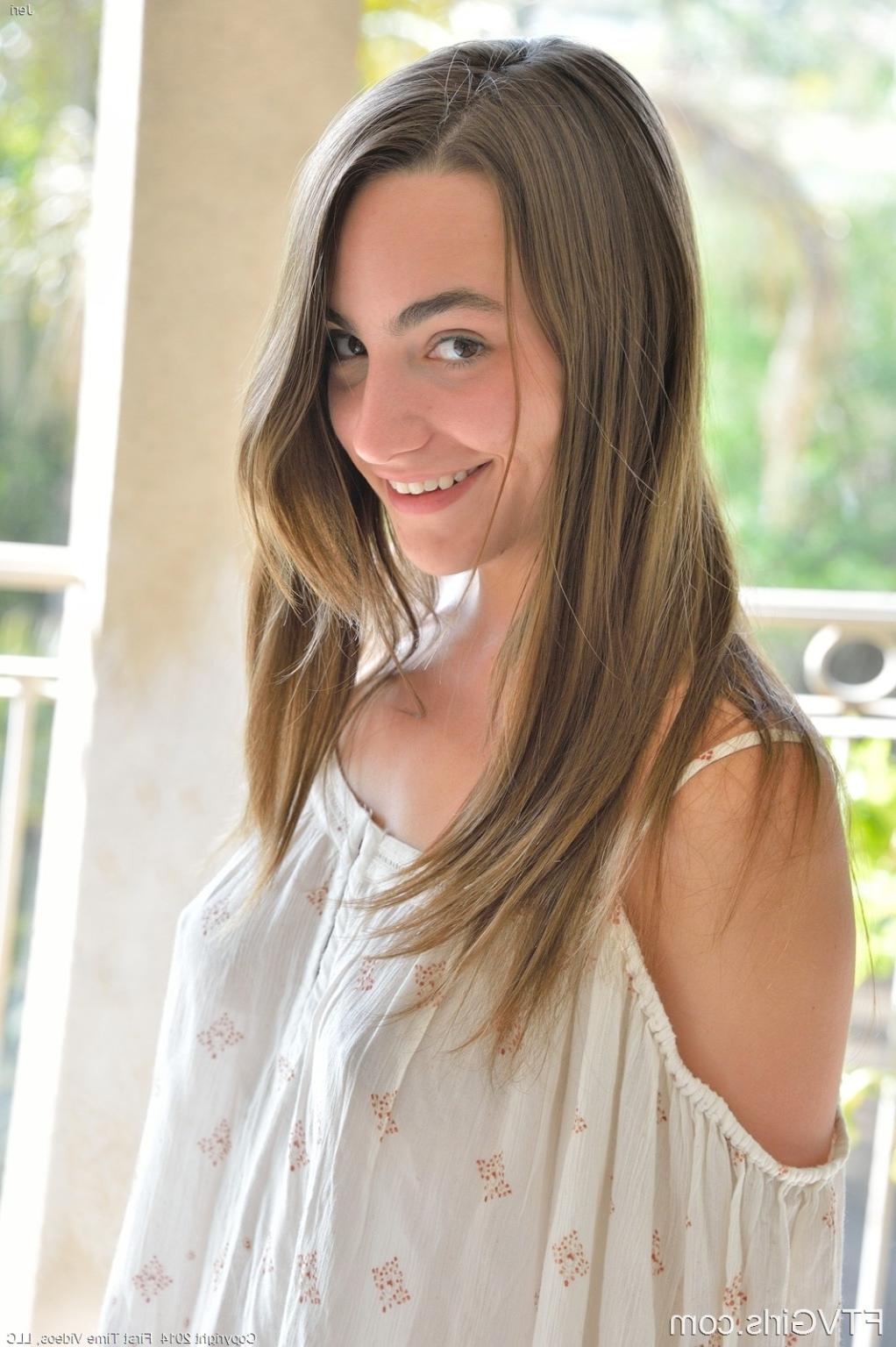 15P FTV model Jeri going double deep with dildos