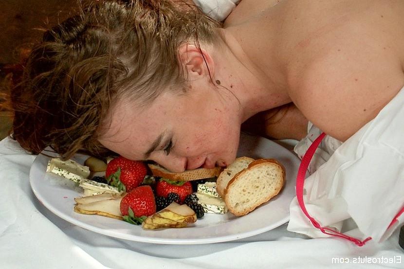11P Jodi Taylor is toy fucked by coworker with food all over her naked body by lezdo