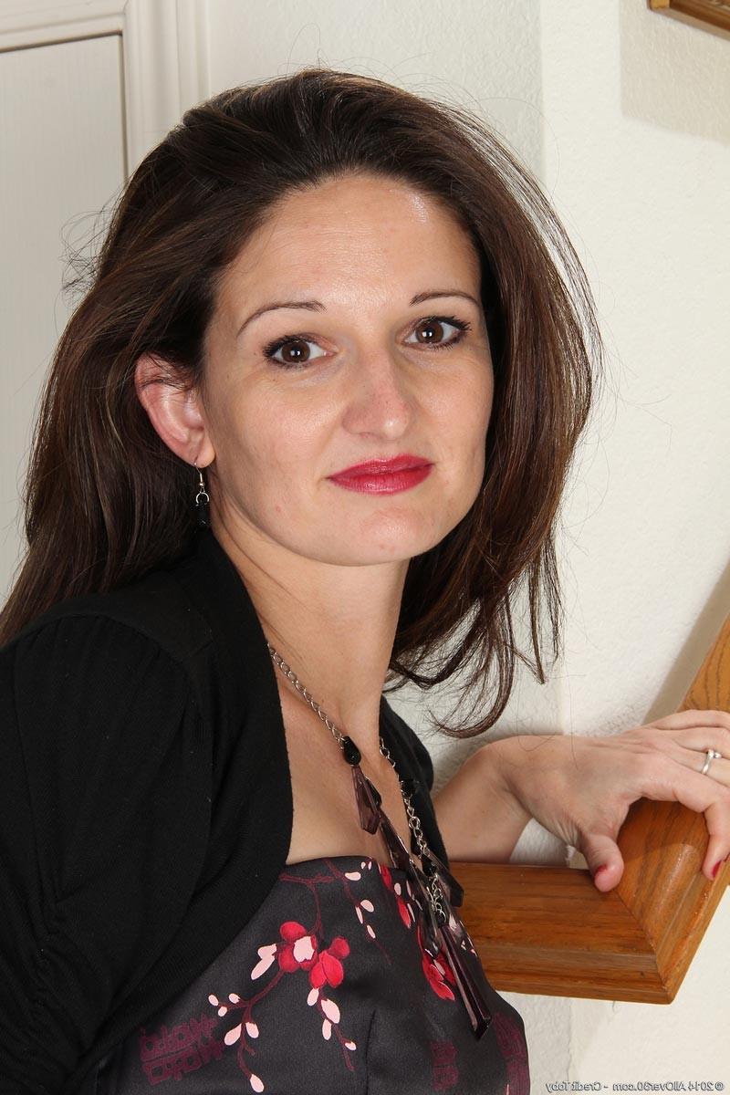 15P Hot wife strips naked on stairs