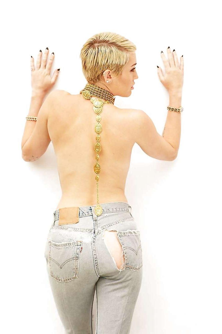 10P Miley Cyrus posing topless showing her hot Boobs 