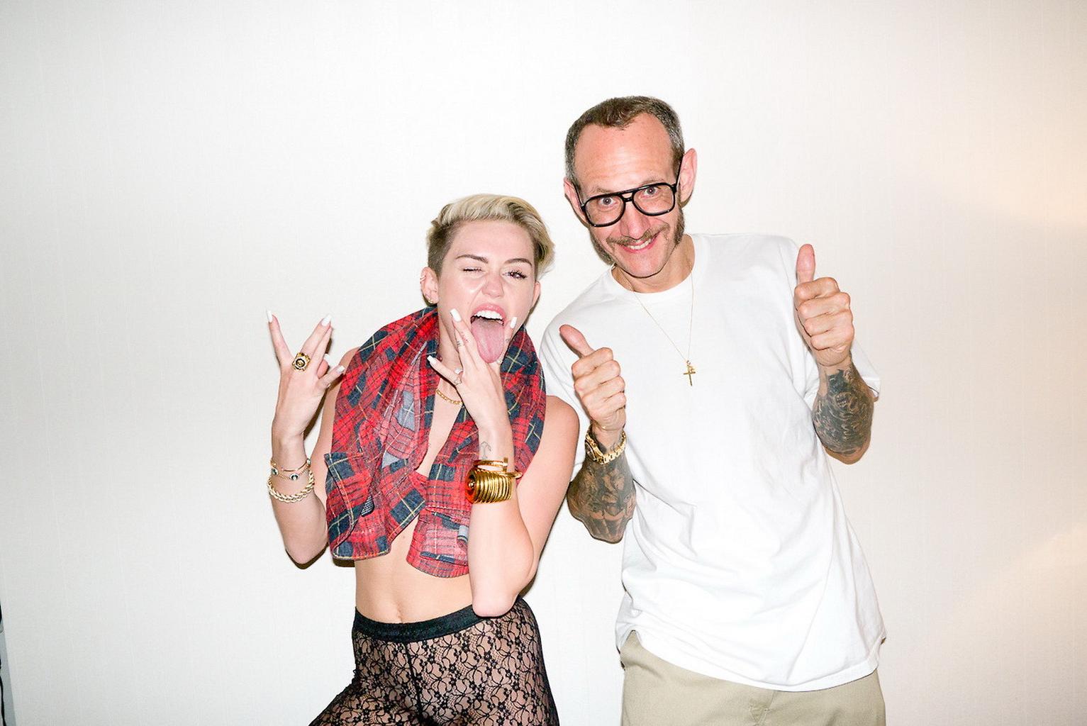 16P Miley Cyrus topless for Terry Richardson 