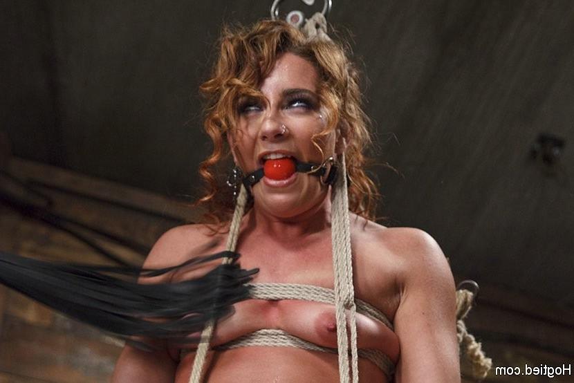 17P Savannah Fox spread bound in rope is made to cum with super vibrator