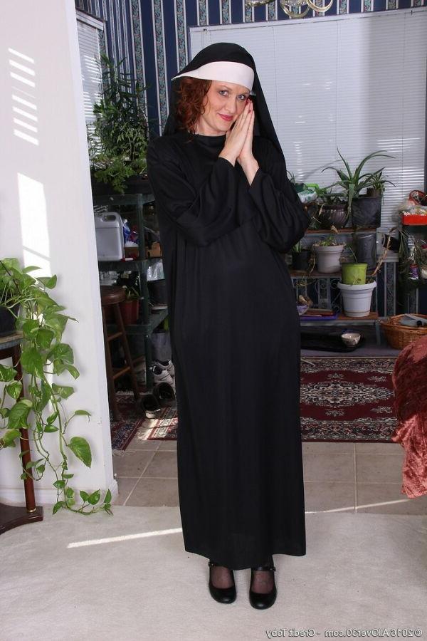 15P Roxanne Clemmens nun in black stockings shows striptease
