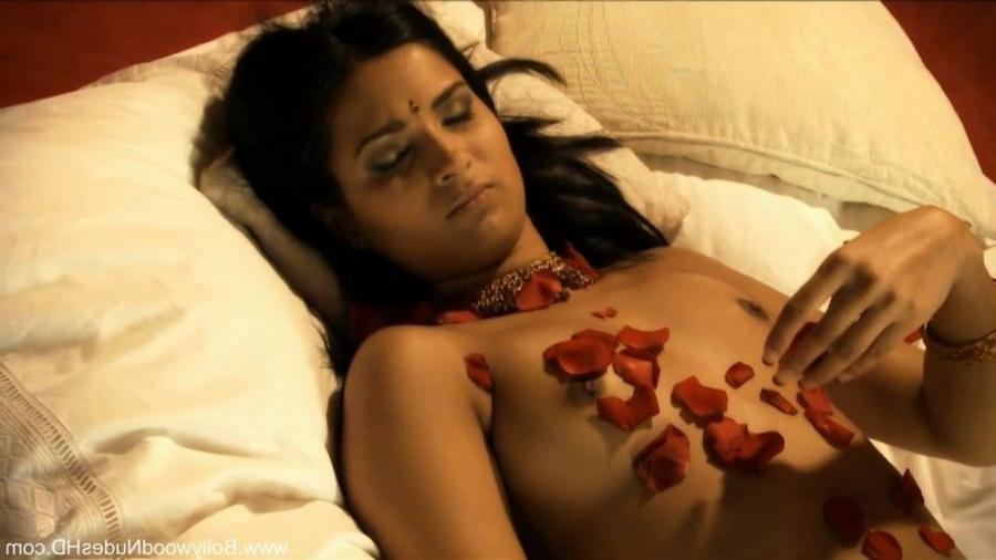 15P Naked Indian girl