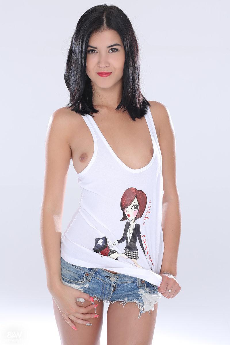 16P Gorgeous teen Lady Dee strips to show off amazing body