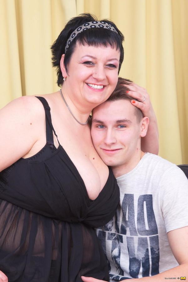16P This big mama loves her toy boy hard and long