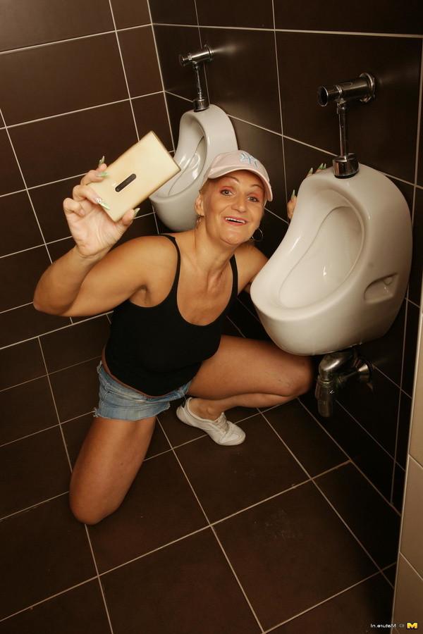 16P Mature slut caught on the toilet for some sucking and fucking