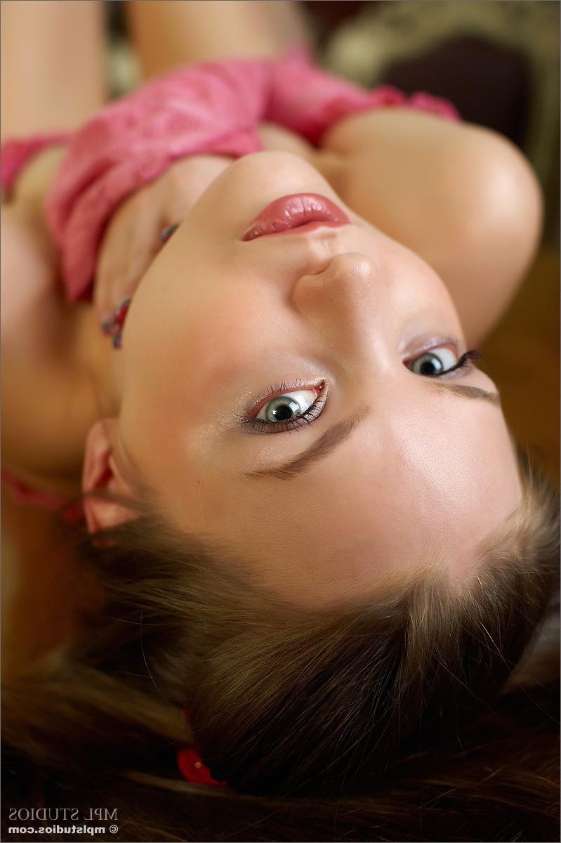 12P Delicious teen Amelie looks smoking hot getting naked