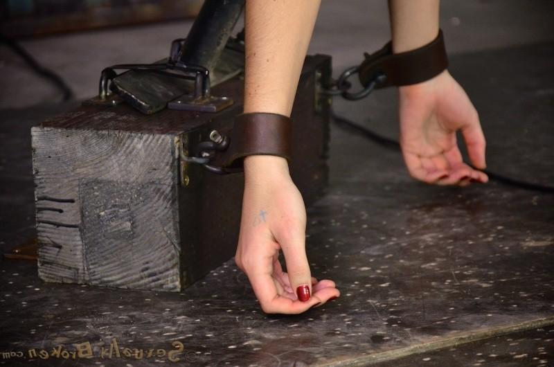 16P Marley Blaze is forced to double deepthroat on the sybian machine