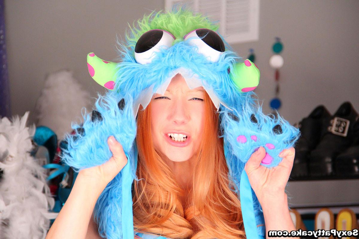 16P Petite redhead chick Sexy Pattycake in sexy monster costume