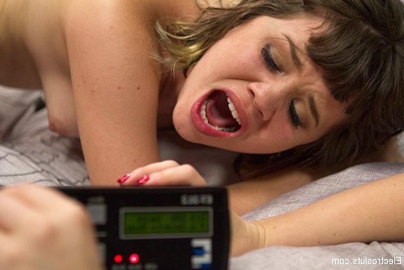 21P Yhivi is bdsm electro and strapon fucked by lezdoms Jessie Volt and Aiden Starr