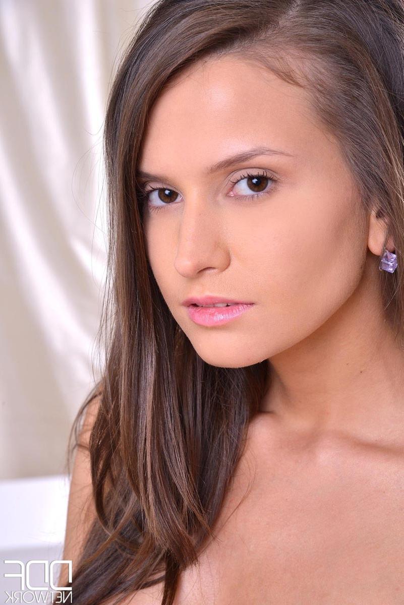 15P Seductive brunette with sexy long legs