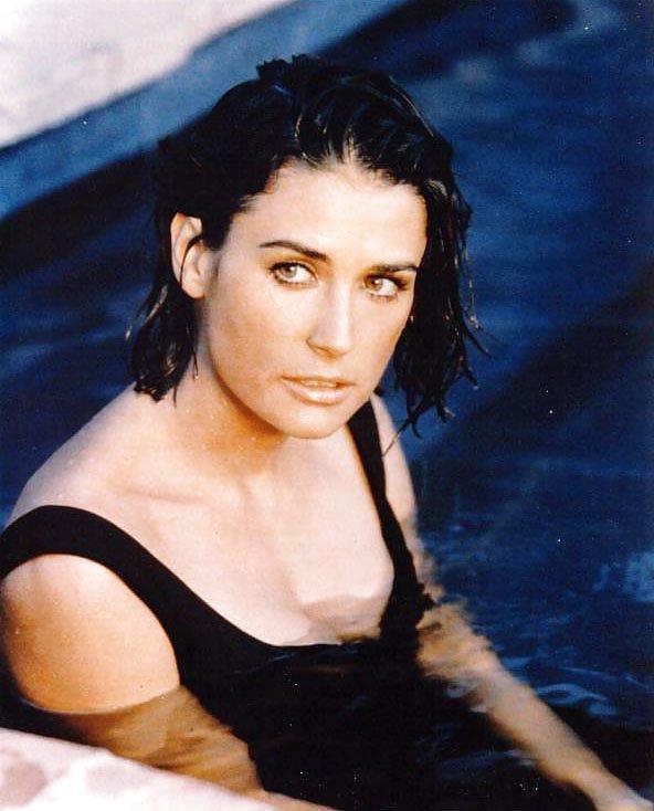 25P All the best of Demi moore
