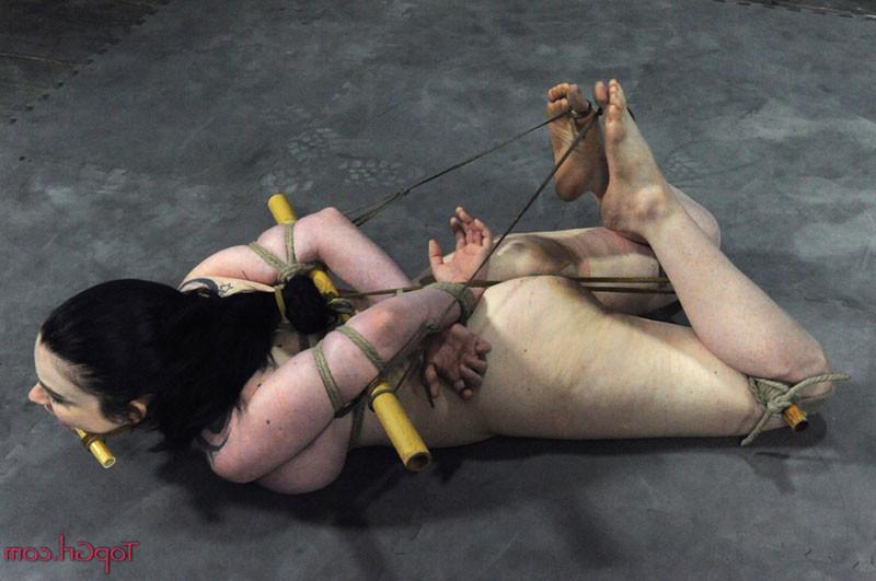 16P Bondage is more than just a hobby for Sister Dee