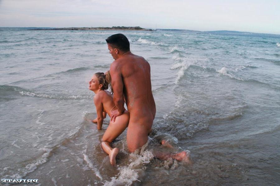 12P Slim blonde Cayenne Klein enjoys a great beach fuck
