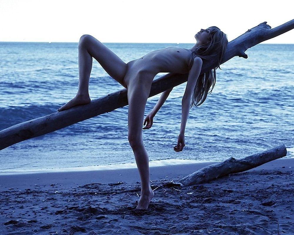 12P skinny anorexic girls showing off their bones